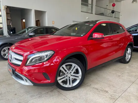 MERCEDES-BENZ GLA 250 2016
