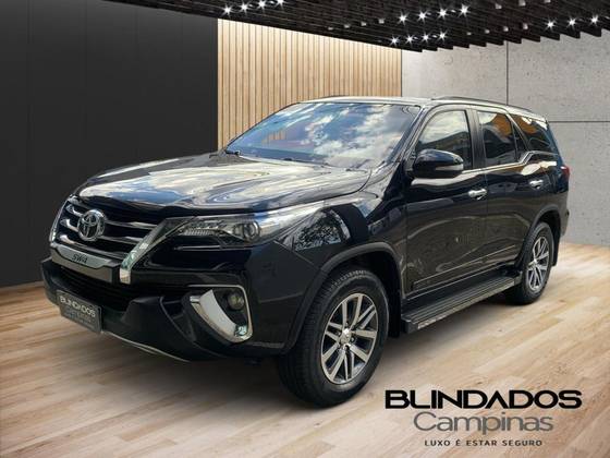 TOYOTA HILUX SW4 2017