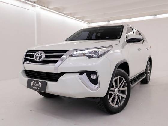 TOYOTA HILUX SW4 2019