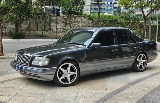 MERCEDES-BENZ E 220 1995