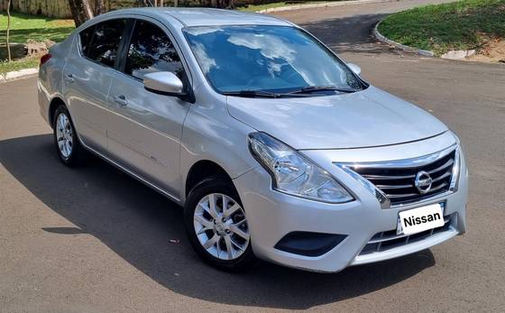 NISSAN VERSA 2016
