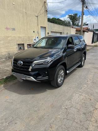 TOYOTA HILUX SW4 2022