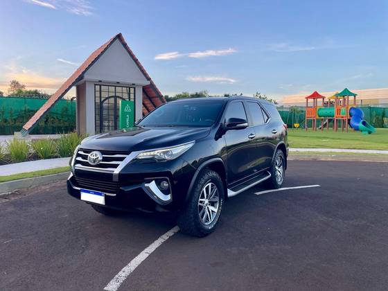 TOYOTA HILUX SW4 2017