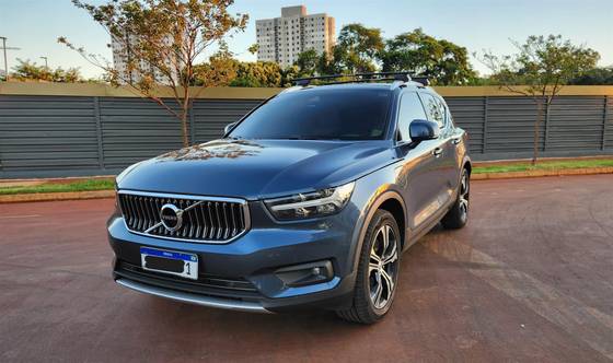 VOLVO XC40 2022