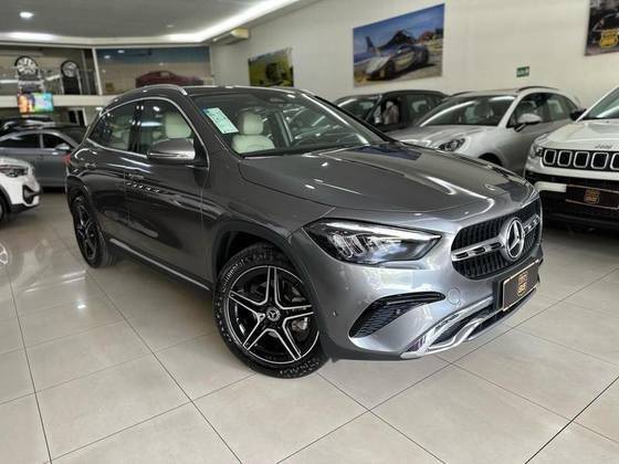 MERCEDES-BENZ GLA 200 2025