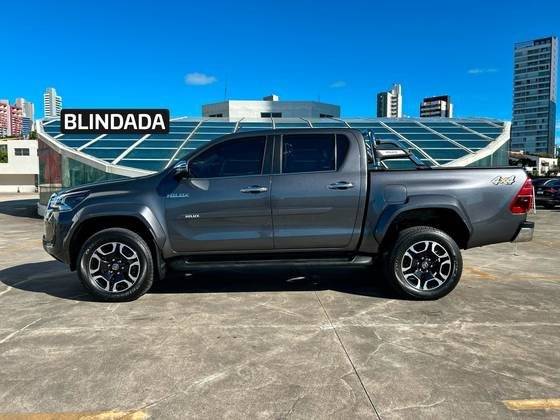 TOYOTA HILUX 2024