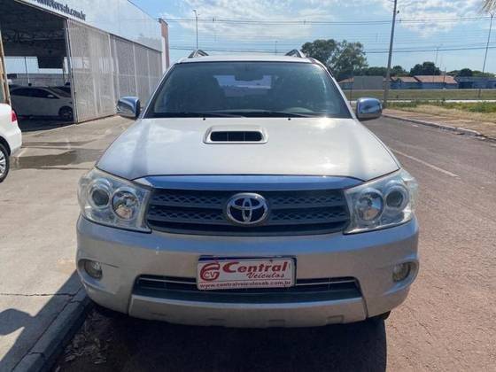 TOYOTA HILUX SW4 2011