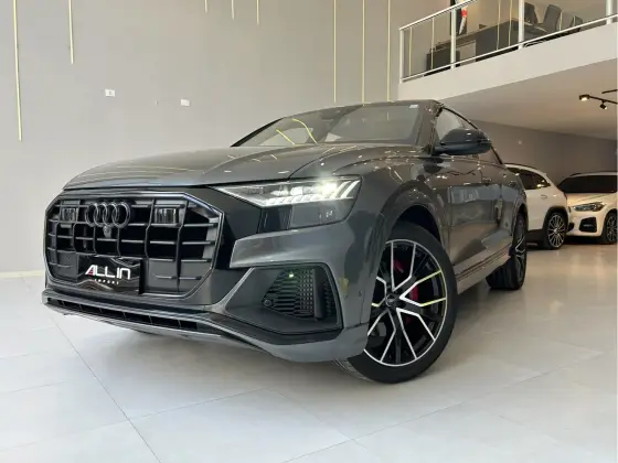 AUDI Q8 2020