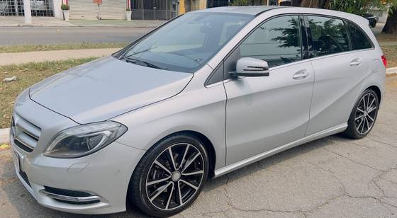MERCEDES-BENZ B 200 2015