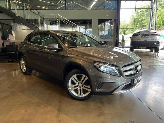 MERCEDES-BENZ GLA 200 2017