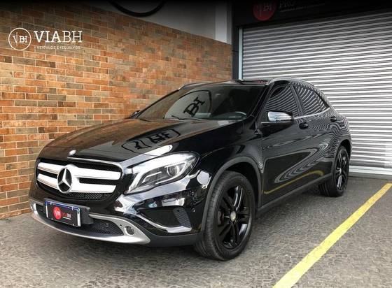 MERCEDES-BENZ GLA 200 2016