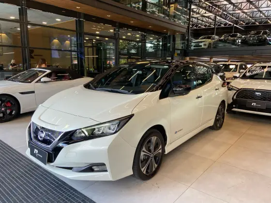 NISSAN LEAF 2022