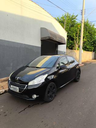 PEUGEOT 208 2015