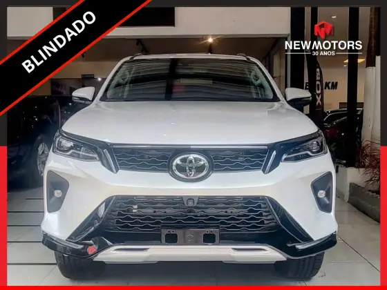 TOYOTA HILUX SW4 2025