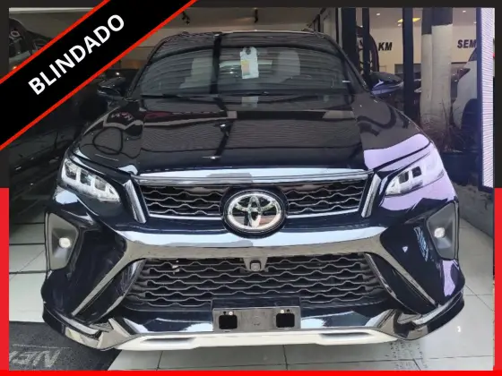 TOYOTA HILUX SW4 2025