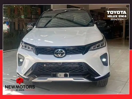 TOYOTA HILUX SW4 2025