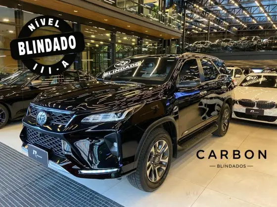 TOYOTA HILUX SW4 2023