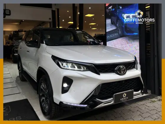 TOYOTA HILUX SW4 2025