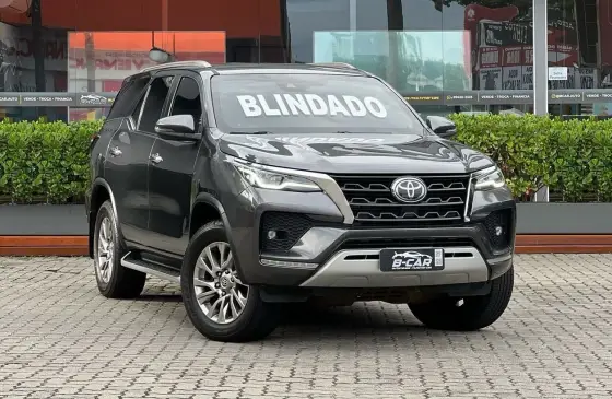 TOYOTA HILUX SW4 2021