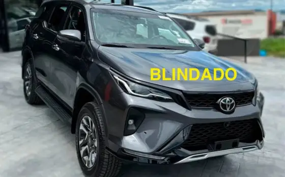 TOYOTA HILUX SW4 2025