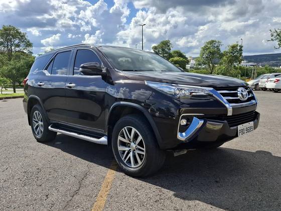 TOYOTA HILUX SW4 2019