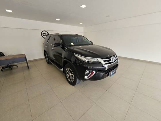 TOYOTA HILUX SW4 2020