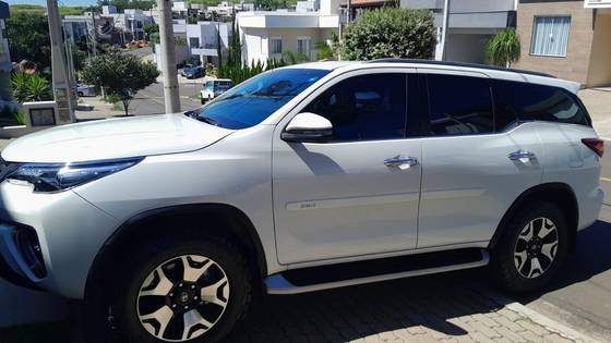 TOYOTA HILUX SW4 2019