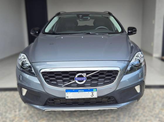 VOLVO V40 2016