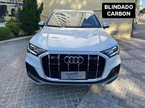 AUDI Q7 2021
