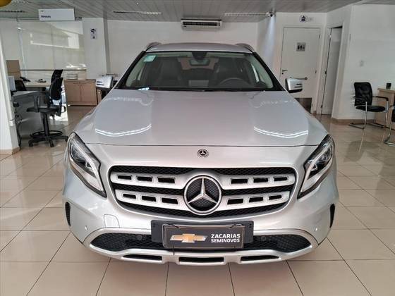 MERCEDES-BENZ GLA 200 2020