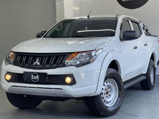 MITSUBISHI L200 TRITON 2023