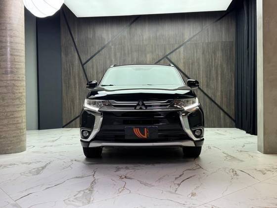 MITSUBISHI OUTLANDER 2016