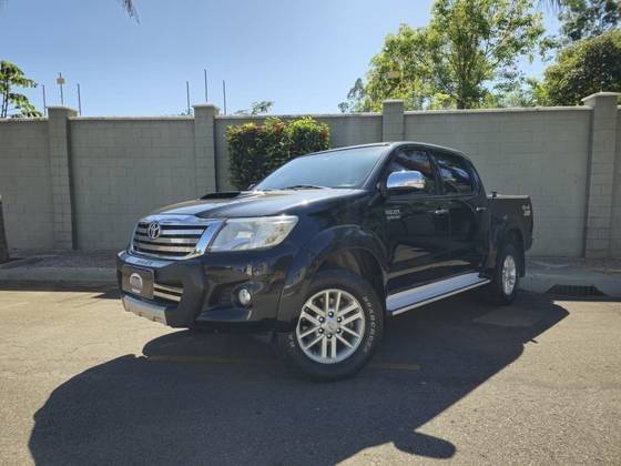 TOYOTA HILUX 2015