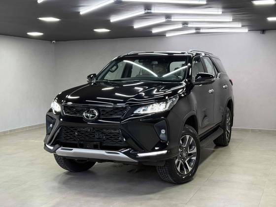 TOYOTA HILUX SW4 2025