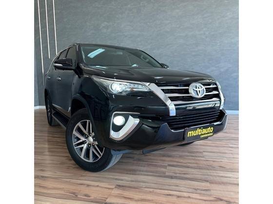 TOYOTA HILUX SW4 2017