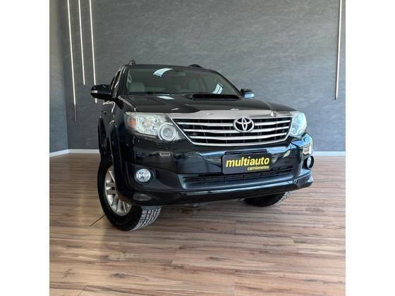 TOYOTA HILUX SW4 2012