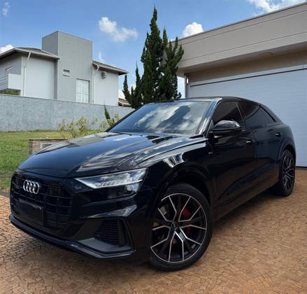 AUDI Q8 2022