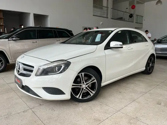 MERCEDES-BENZ A 200 2014