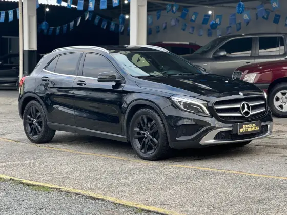 MERCEDES-BENZ GLA 200 2015