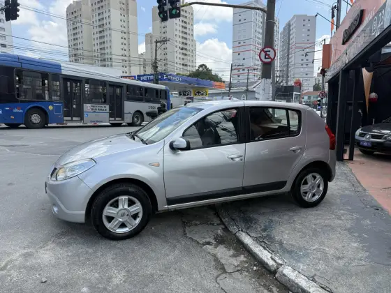 RENAULT SANDERO 2010
