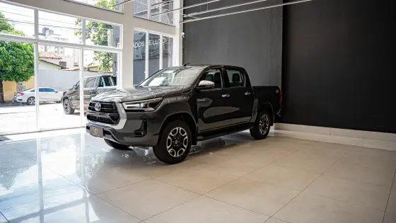 TOYOTA HILUX 2023