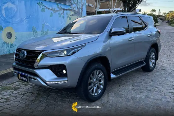 TOYOTA HILUX SW4 2024