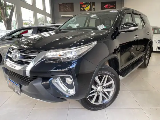 TOYOTA HILUX SW4 2017
