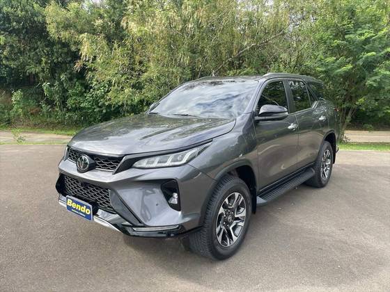 TOYOTA HILUX SW4 2024