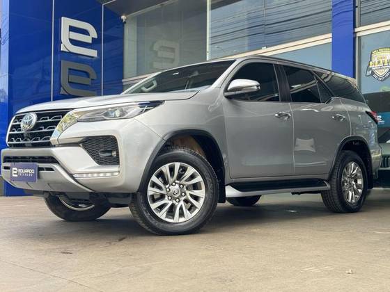 TOYOTA HILUX SW4 2022