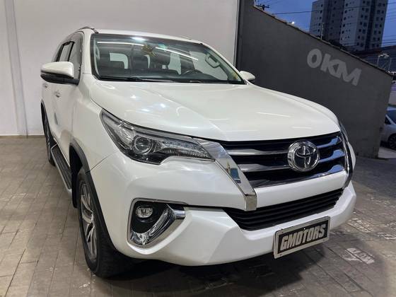 TOYOTA HILUX SW4 2019