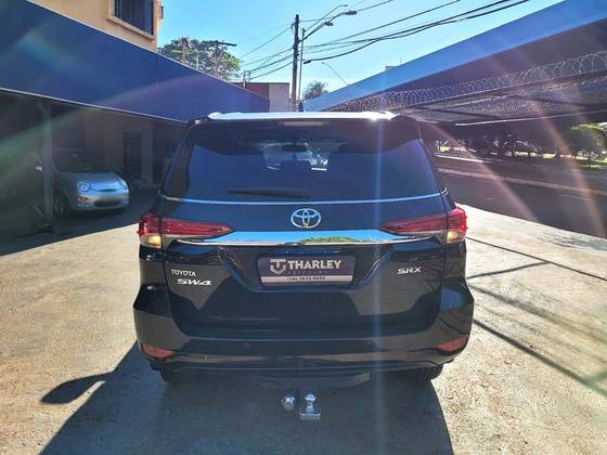 TOYOTA HILUX SW4 2019