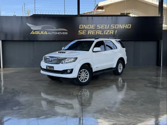 TOYOTA HILUX SW4 2013