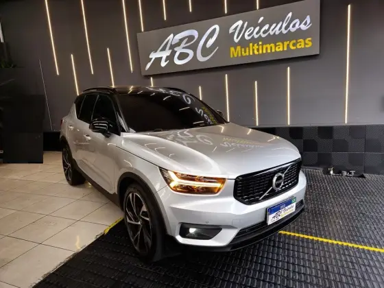 VOLVO XC40 2019