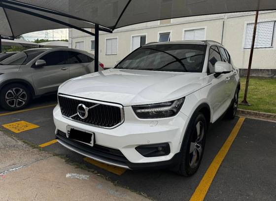 VOLVO XC40 2019